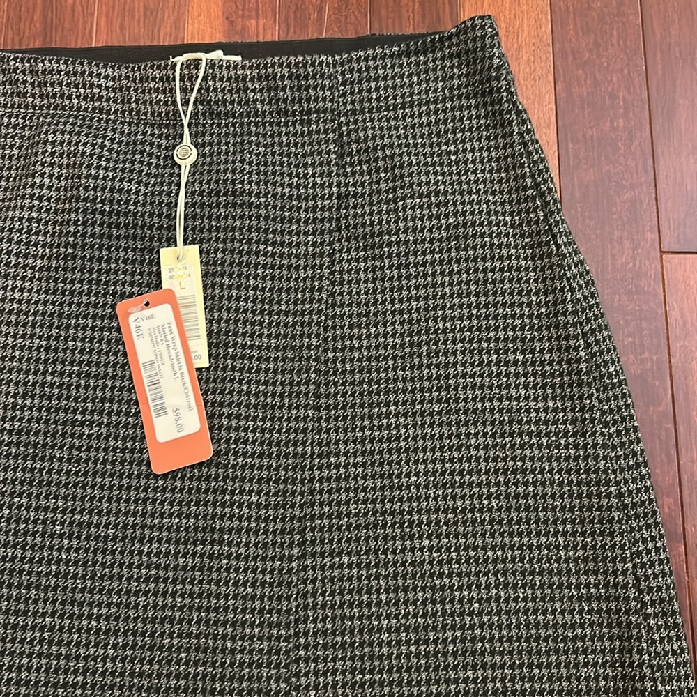 Classic Black and White Houndstooth Skirt - Picture 4 of 7